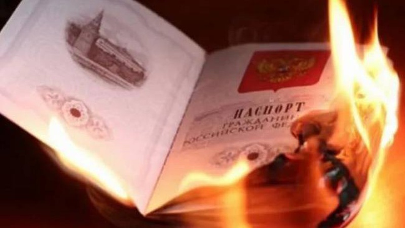 Російський співак спалив свій паспорт та попросився до Києва