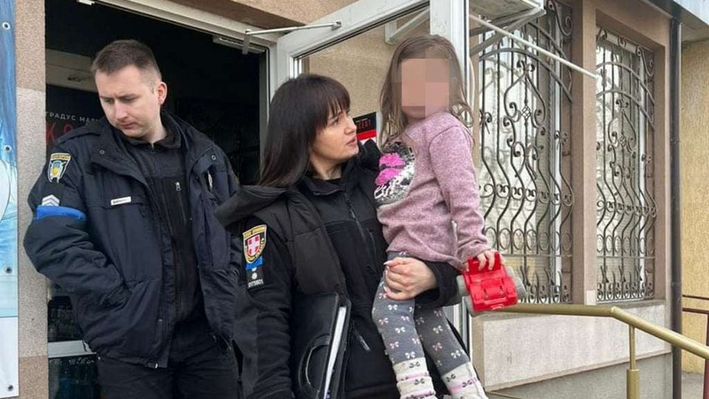 У Нововолинську трирічна дитина блукала без нагляду