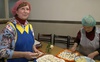 У Луцьку волонтерки готують для військових півтисячі вареників за раз