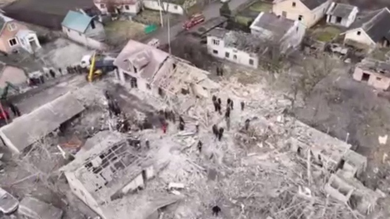 Нічна атака орків: на Львівщині ракета впала на житлові будинки, є загиблі. ВІДЕО
