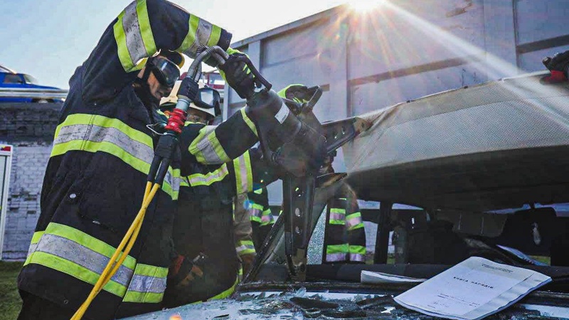 Більше сотні розрізаних та спалених авто: волинські рятувальники беруть участь у масштабних навчаннях