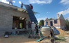 На Волині відновлюють сільський будинок, який зруйнували уламки ракети