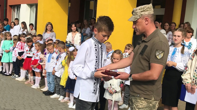 У ліцеї на Волині під час святкування Дня знань вручили державну нагороду