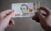 Уряд України планує відмовитися від підвищення мінімальної зарплати та соціальних виплат