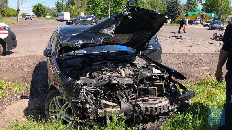 У Нововолинську – ДТП: на перехресті біля автостанції зіткнулися два авто