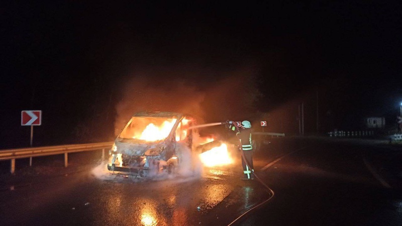 На Ковельщині неподалік залізничного переїзду загорівся автомобіль