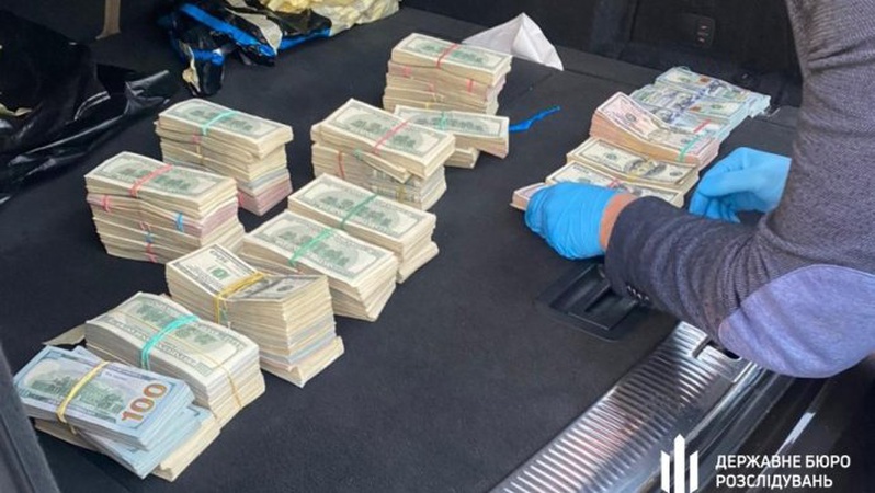 Корупція на Волинській митниці: в одного з начальників митного посту вилучили понад 700 тисяч доларів. ВІДЕО