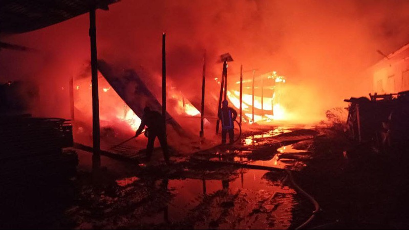 У волинському селі сталася пожежа на території пилорами: які наслідки