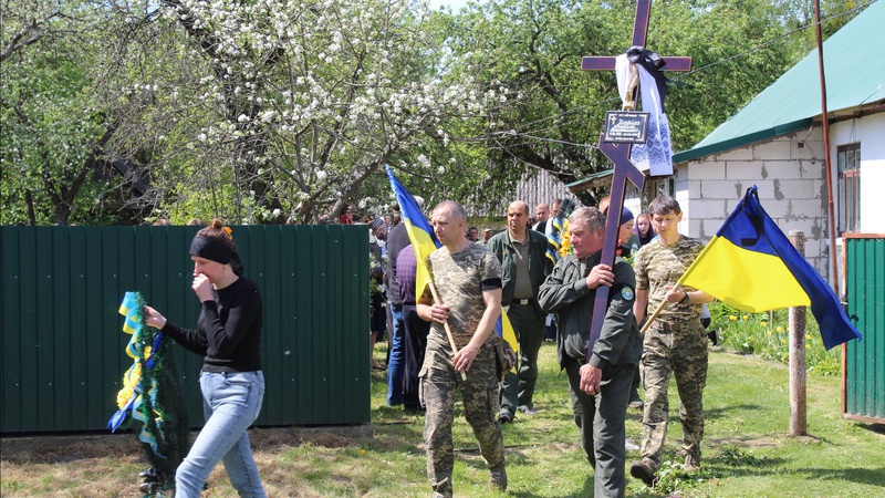 В Шацькій громаді попрощались із захисником Миколою Гінайлом