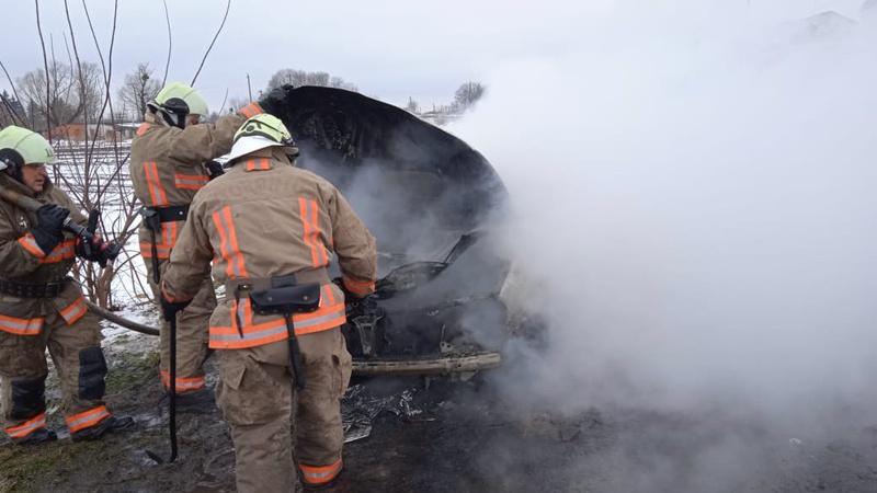 Волинські рятувальники ліквідували загоряння легкового автомобіля на Волині