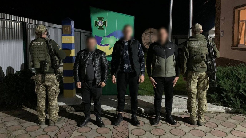 На Закарпатті прикордонники затримали 16 чоловіків, які хотіли втекти з України