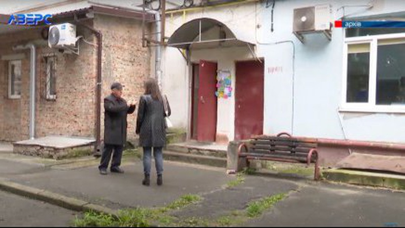 Скандал у центрі Луцька: мешканці чотириповерхівки судяться через приватний підвал