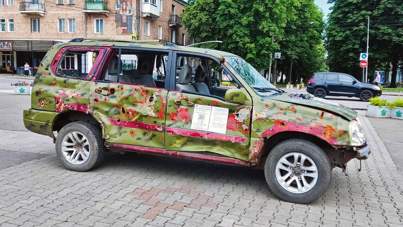 У Нововолинську поставили розбите авто військових з-під Бахмута: збирають гроші на нове