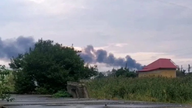 У Криму лунають вибухи і горить трансформаторна підстанція. ВІДЕО
