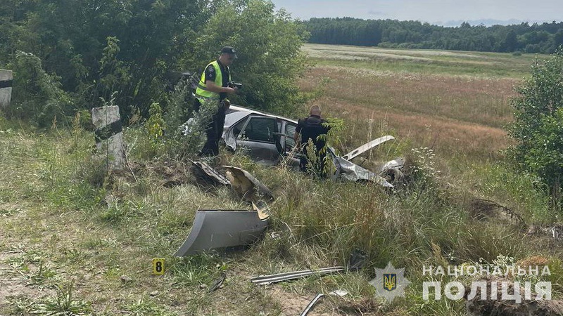 ДТП на Волині: позашляховик злетів у кювет, водій та пасажир у лікарні