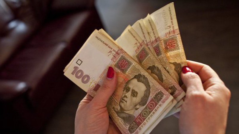 Через «ляпи» в законі українці можуть втратити «лікарняні» гроші