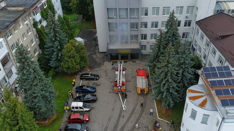 У Луцьку відбулися пожежно-тактичні навчання в одному з банків. ФОТО