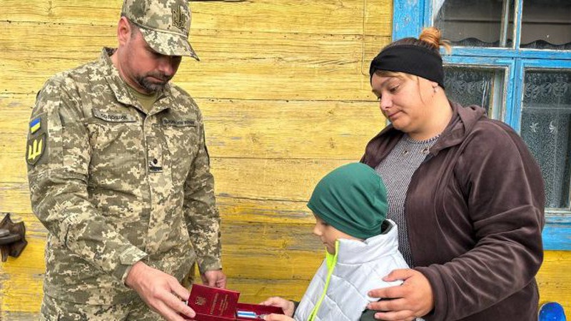 Дружині загиблого захисника з Волині вручили посмертну нагороду чоловіка