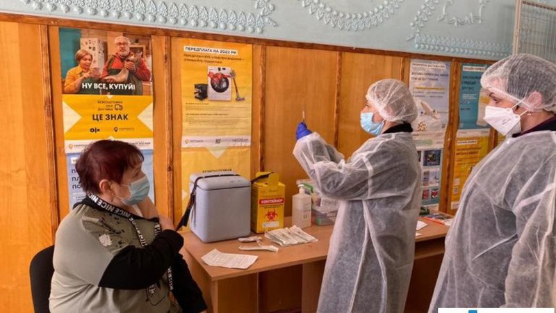 На Волині пенсіонери можуть пройти вакцинацію від COVID-19 у поштових відділеннях