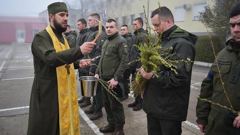 Луцькі нацгвардійці освятили вербу. ФОТО