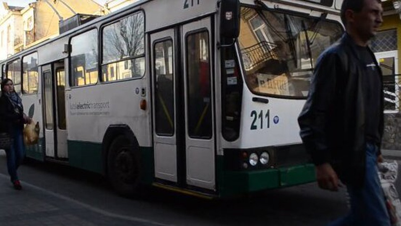 Водій луцького тролейбуса висадив школярів, які заплатили за проїзд е-квитком