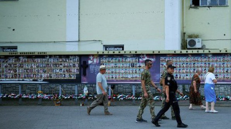 У Луцьку розширять фотостенд загиблих за Україну