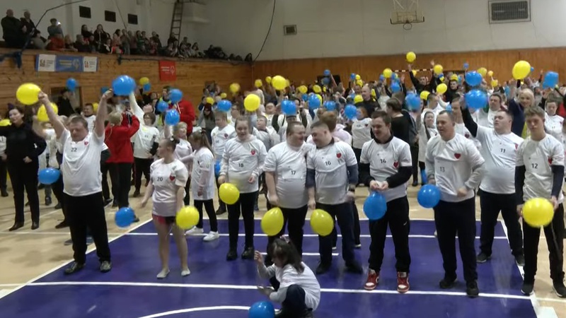 У Луцьку «сонячні діти» встановили рекорд танцюючи спортивні танці