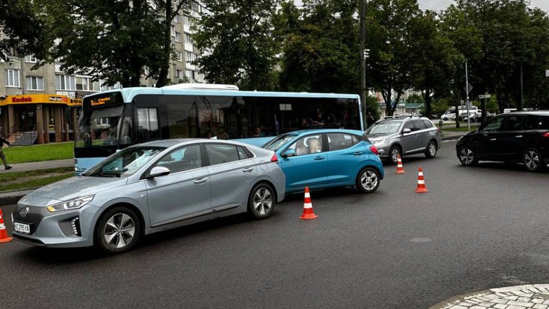 У Луцьку на Соборності зіткнулися два автомобілі. ФОТО