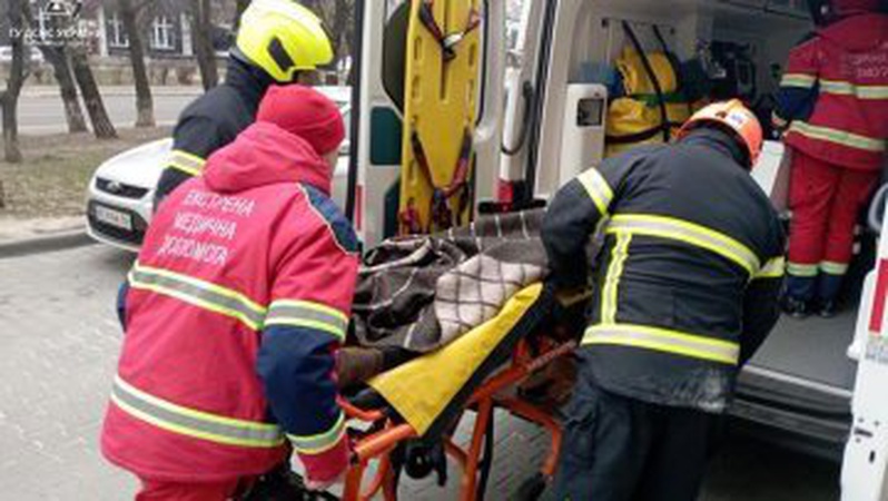 У Луцьку рятувальники допомогли чоловіку, який перебував у зачиненій квартирі