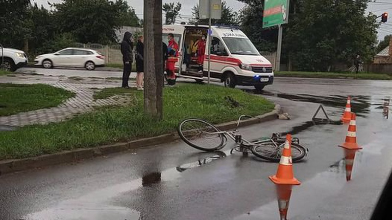 У Луцьку автомобіль збив 61-річного велосипедиста