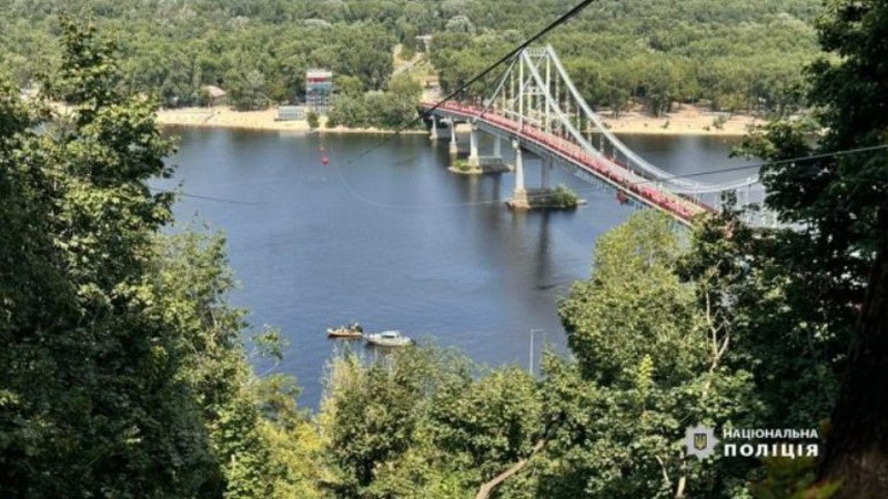 У Києві обірвалася канатна дорога через Дніпро: з води дістали тіло чоловіка